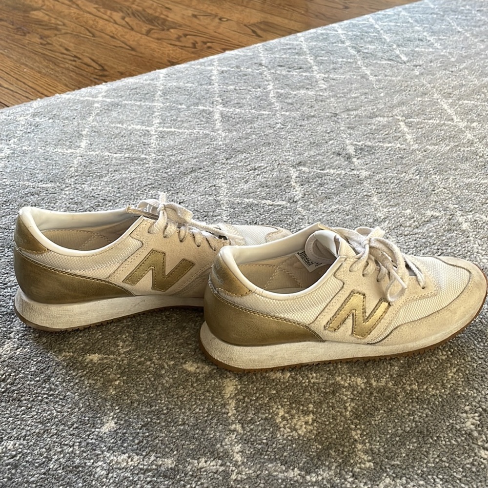Women’s new balance. White and gold